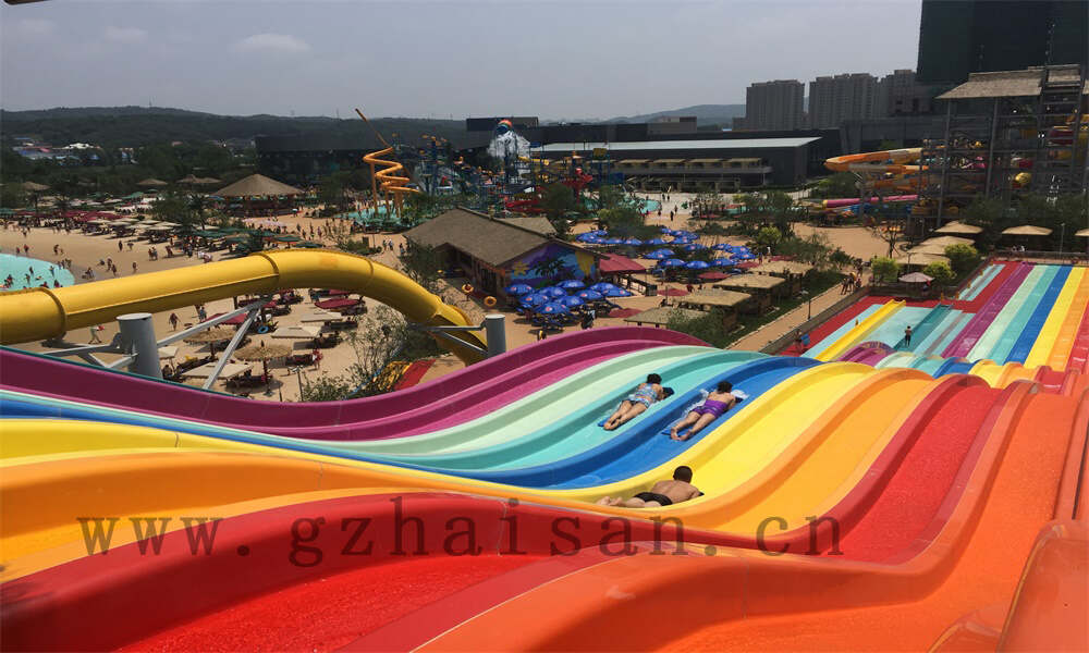 水上滑滑梯乐园,刺激好玩的水上活动