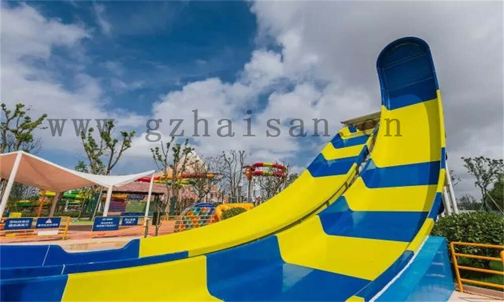 水上乐园设备大揭秘:惊险刺激的娱乐项目一览无遗